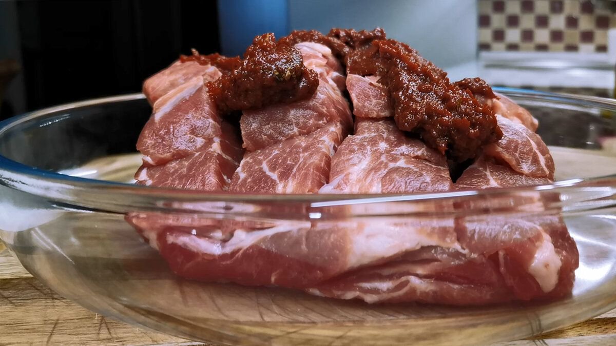 Мясо в плëночке полукруглой формы. Как приготовить нежное мясо
