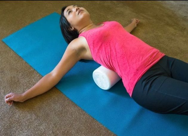 Тонкая талия и прямая спина: японское упражнение с валиком и нюанс, который ускорит результаты