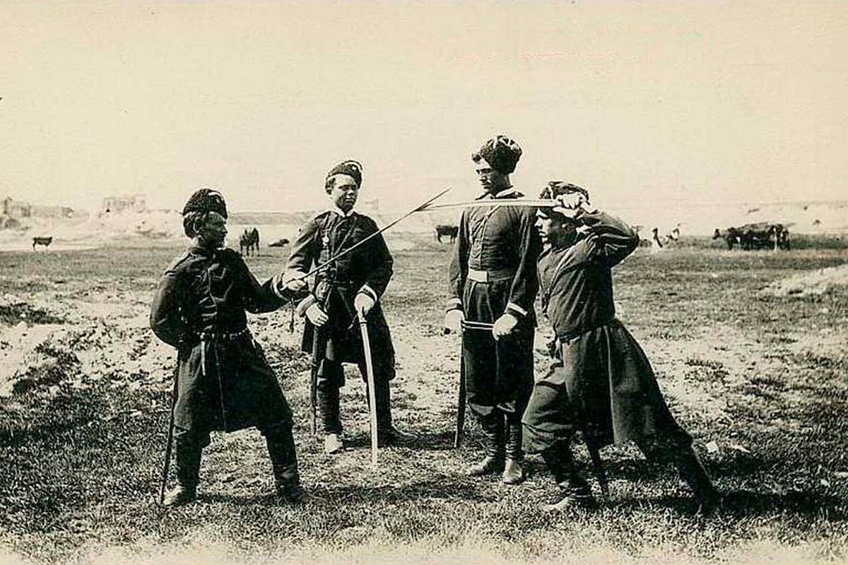 Казак рубил казака. Казачество "казаки на Северном Кавказе" 1860. Казаки 19 век с шашками.