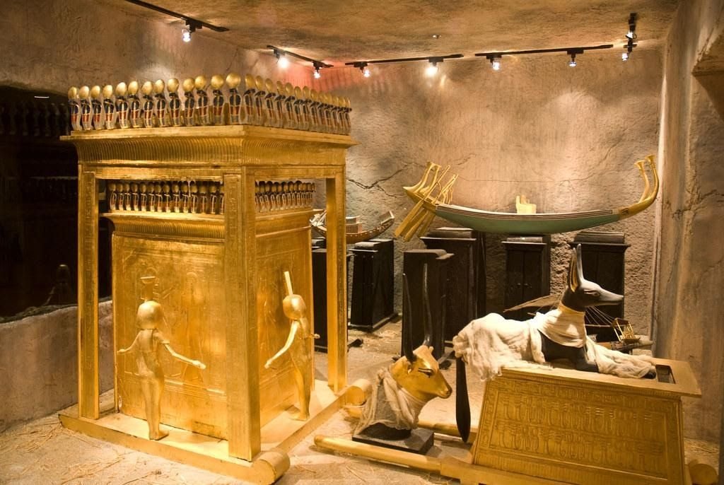 Усыпальницы пирамиды в древнем египте. Гробница Тутанхамона. Гробница Тутанхамона в долине царей. Гробница Тутанхамона саркофаг. Гробница Тутанхамона в Египте.