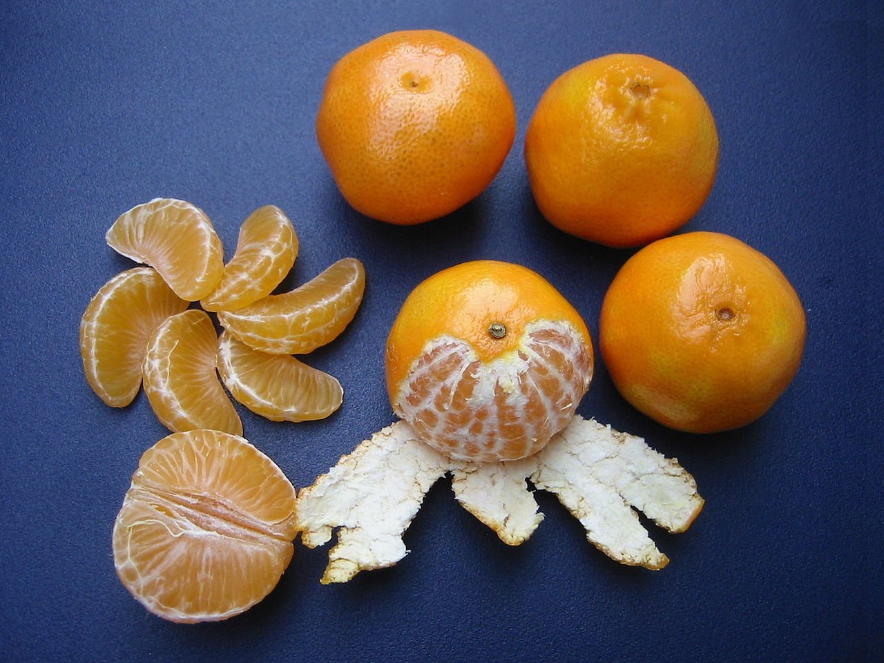 Происхождение мандарина. Мандарины Клементин. Гибрид мандарина и апельсина Минеола. Клементины Марокко. Апельсины мандарины Клементины.