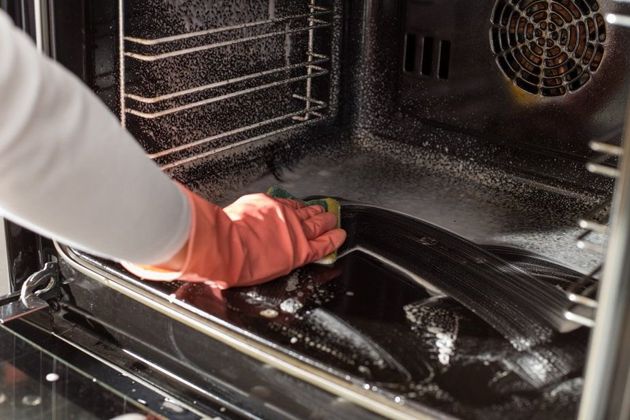 Эффективно протрите духовку – эти меры помогут ее очистить!
