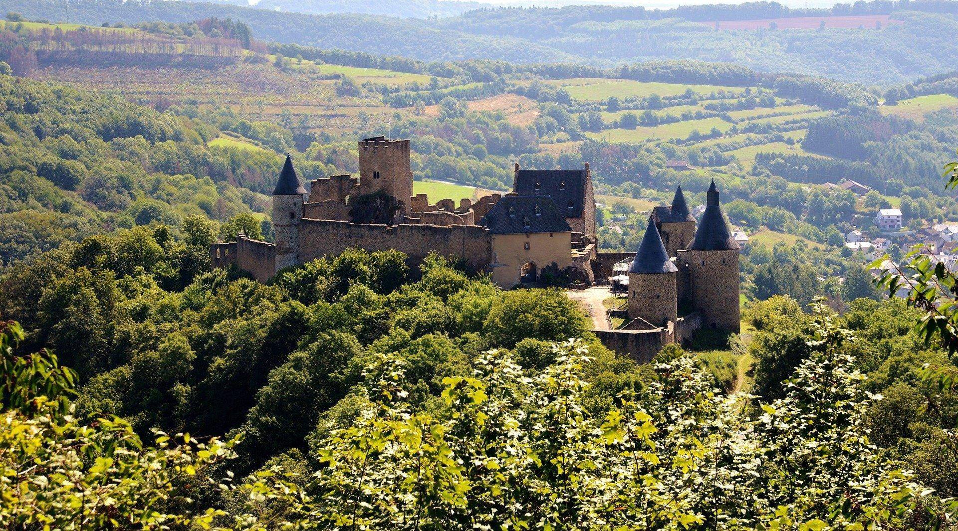 Семерки замка. Буршайд (замок, Люксембург). Герцогство Люксембург. Люксембург герцогский замок. Замок Вианден.