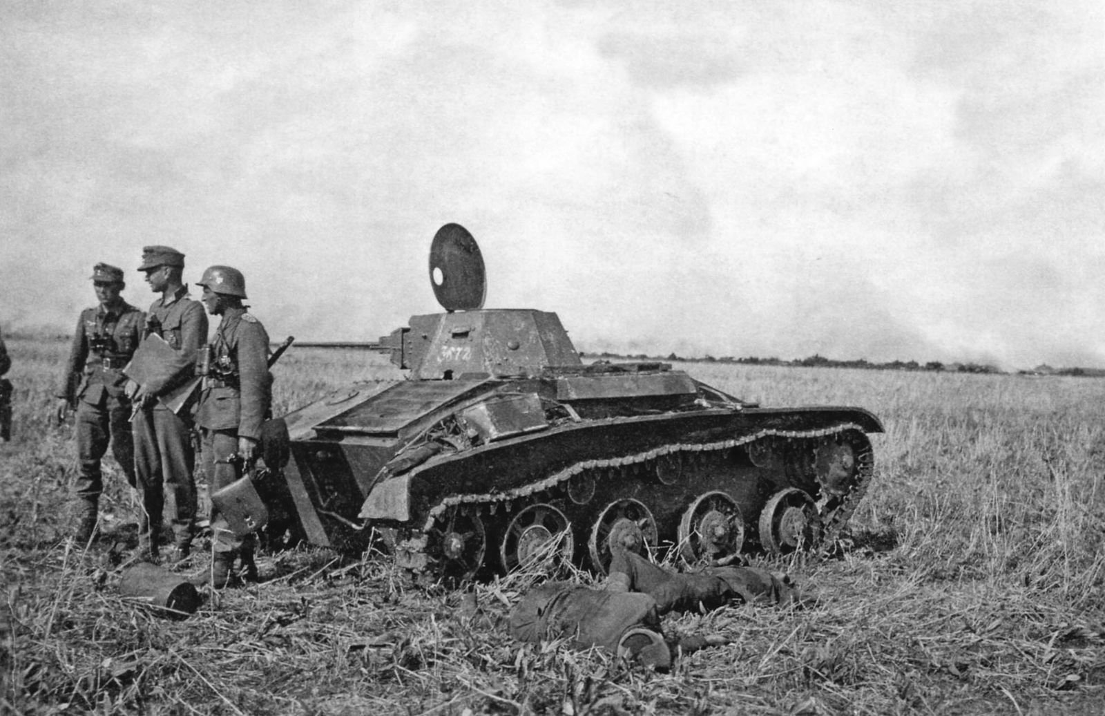 Операция военные танки. Подбитый танк т-60. Т-60 танк. 1941 Т-60. Подбитые танки т60.