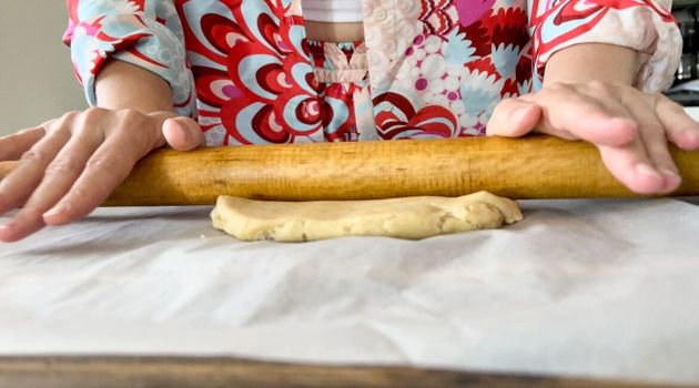 Сладкий пирог со щавелем: тонкое тесто и много сочной начинки