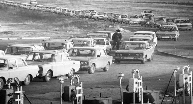 Endless queues for gas stations