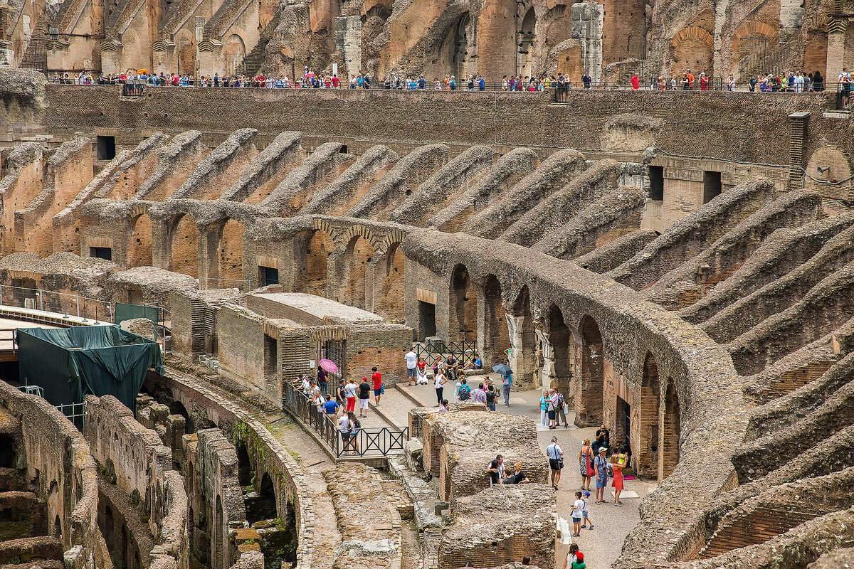 Амфитеатр это в древнем риме. Колизей в Риме. Колизей древний амфитеатр. Римский театр Колизей. 1. Древнеримский амфитеатр Колизей (Рим, Италия).