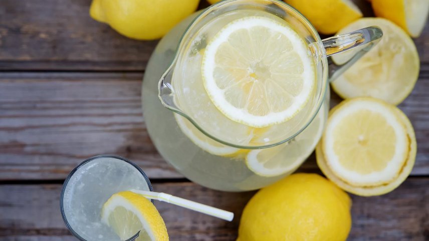Вода с лимоном вечером