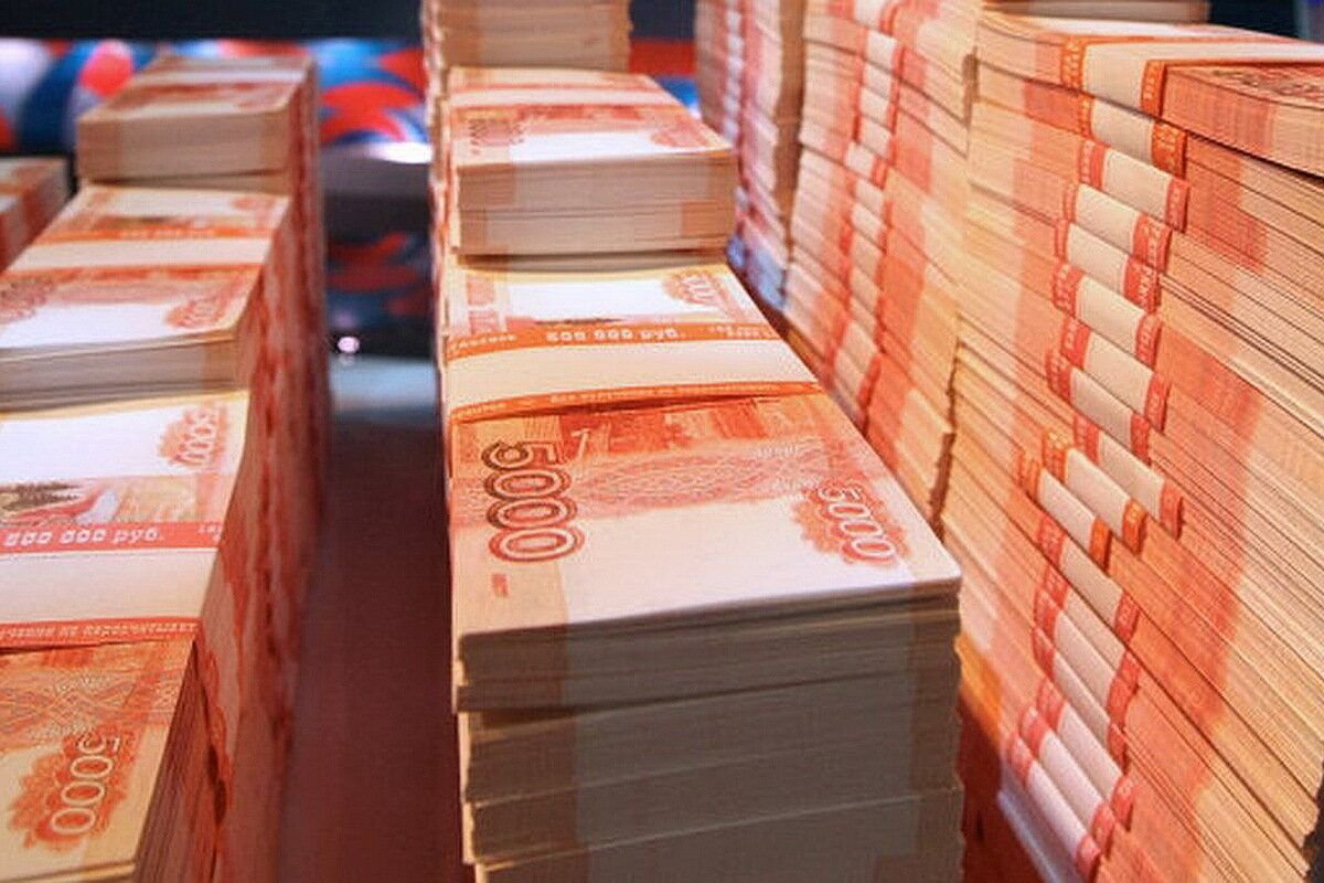 Крупные купюры рубли. Миллиард рублей. Пачка денег. Большие деньги пачками. Много рублей.