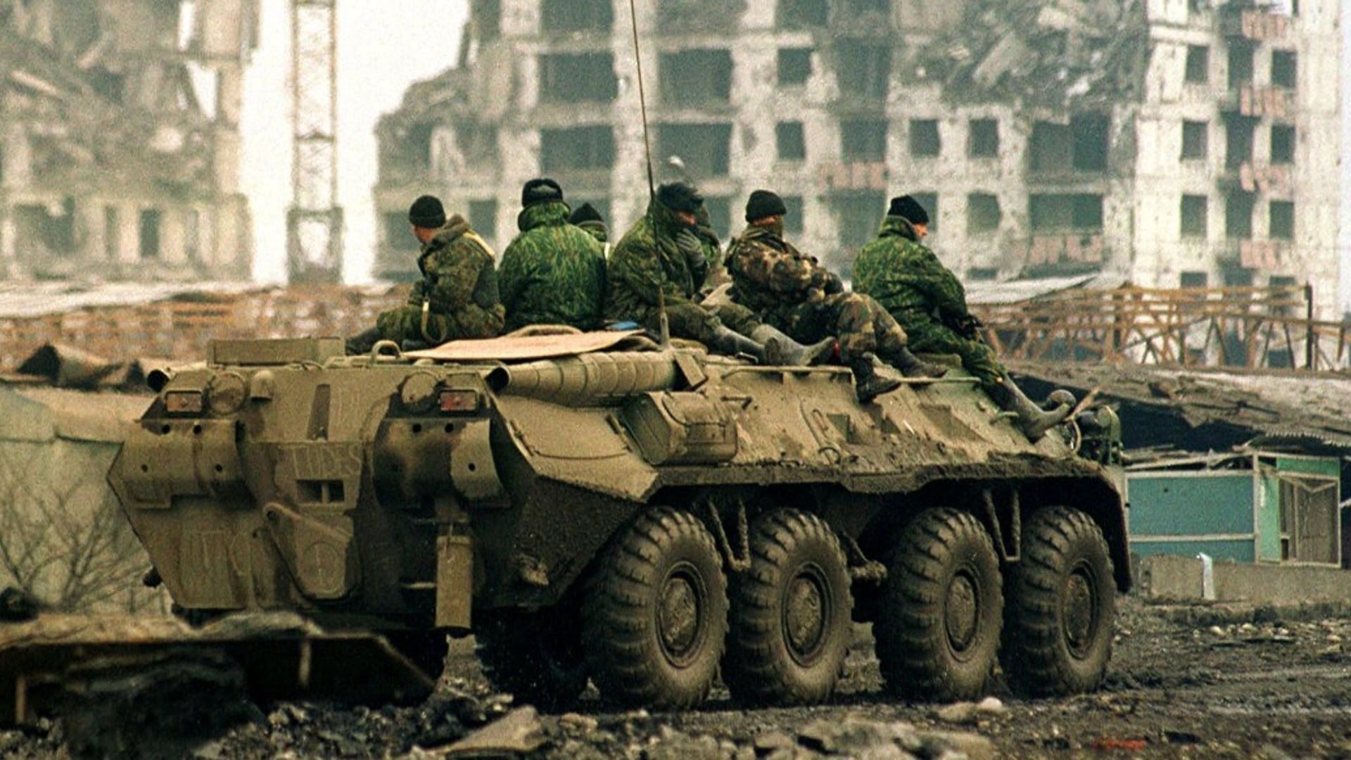 Конец первой чеченской. Штурм президентского дворца в Грозном 1995. Чечня 1995 штурм Грозного. Дворец Дудаева Грозный 1995.