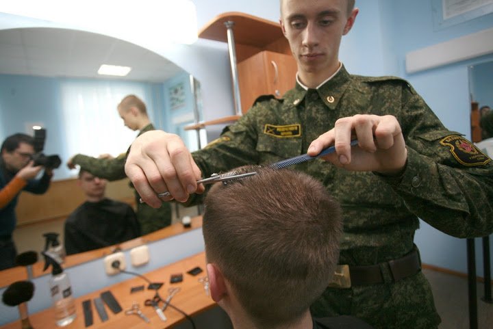 Можно ли стричь волосы когда парень в армии