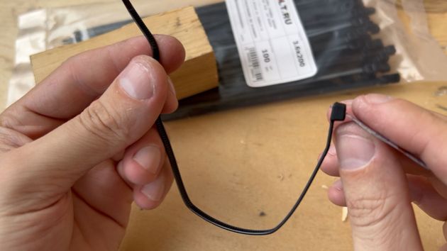 Как снять кабельную стяжку и использовать повторно без ее разрезания