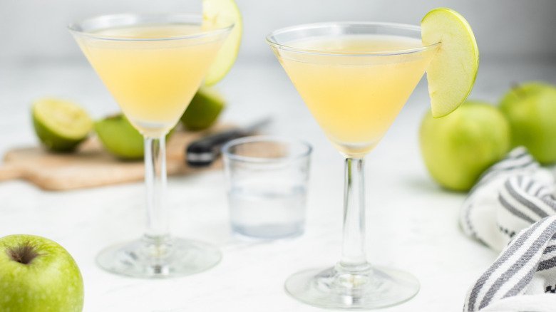 Яблочный мартини: рецепт коктейля в домашних условиях