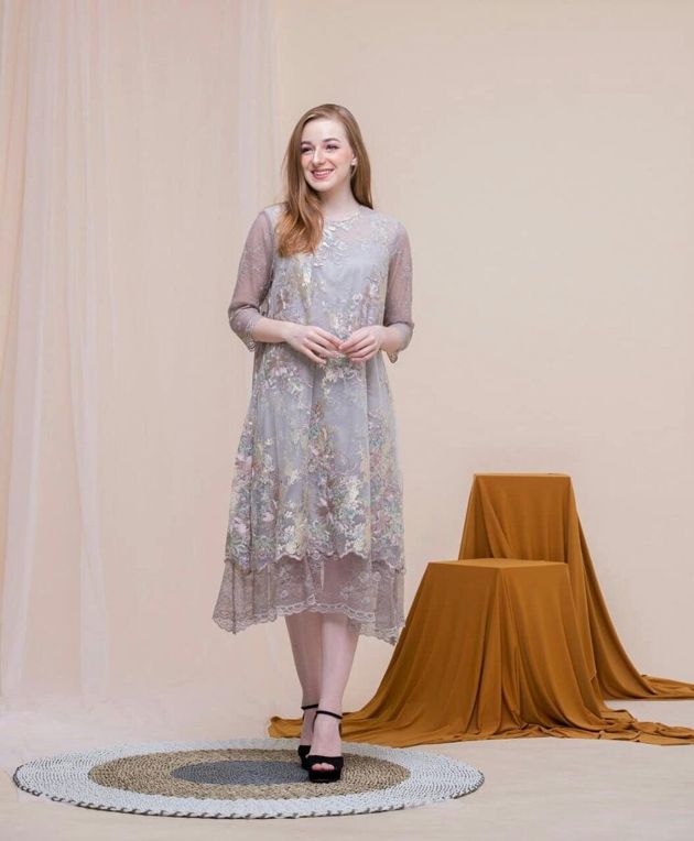 Как выбрать пляжное платье для женщин за 40: какие новинки в моде в этом сезоне
