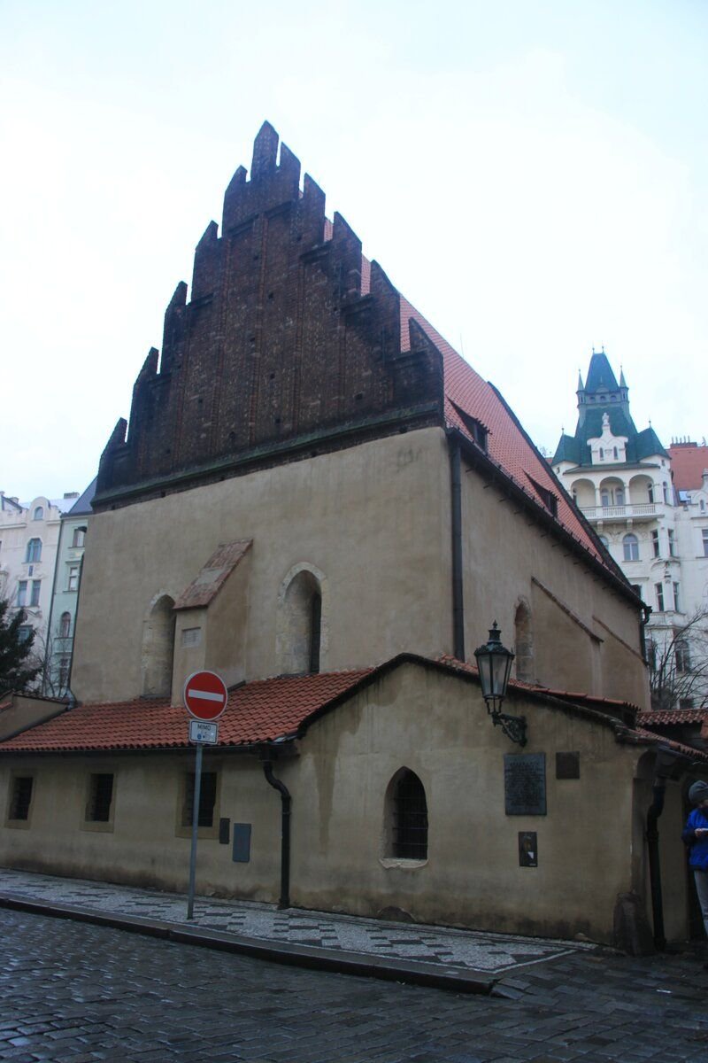Пражской синагоги. Староновая синагога. Синагога в Праге. Старая новая синагога в Праге. Староновая синагога в Праге внутри.
