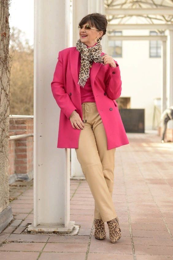 Один розовый пиджак и 7 образов: простые сочетания, которые доступны для многих