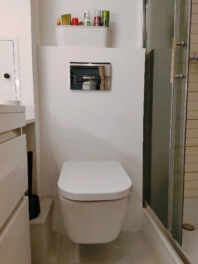 Великолепная организация пространства в маленькой ванной. Заменили ванную на душевую и уместили все необходимое