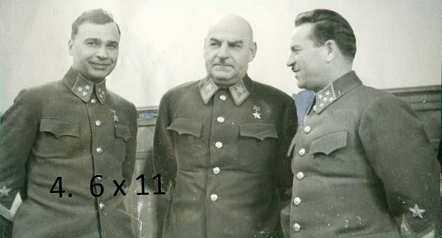 генерал-полковник М.П.Кирпонос, Герой Советского Союза, маршал Г.И.Кулик, генерал И.В.Тюленев (источник фото: forums-su.com)