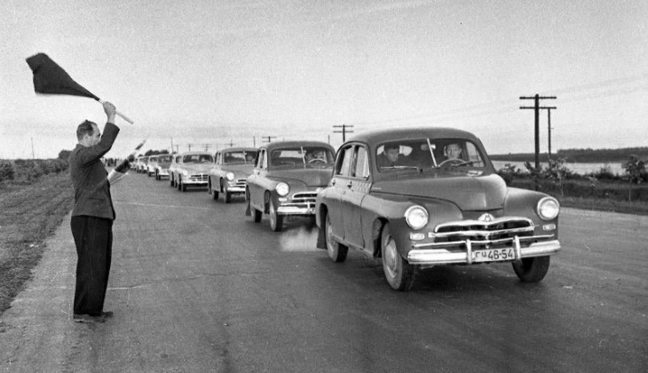 1956 год в россии. Автогонка СССР 1950-Е. 1956 Год СССР. Автомобиль 1956 года. Авто 60-е годы.