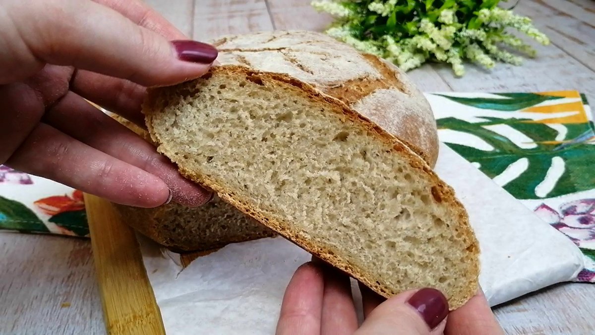 Рецепт пшенично ржаного хлеба в домашних условиях. Пшенично-ржаной хлеб. Серый хлеб. Хлеб подмосковный ржаной. Ржаной хлеб с колбасой.