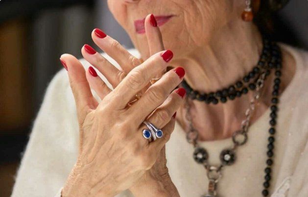 Маникюр для дам старше 50, чтобы руки не выдавали возраст