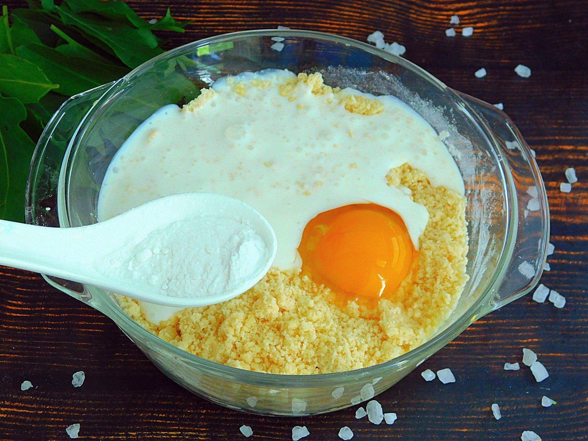 Сливочное масло кефир яйца. Яичница с кефиром. Мука, яйцо, кефир, морковь. Кефир и яйцо рецепт. Сковородка, мука яйца картинки.