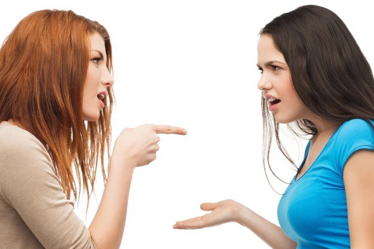 Бабы спорят. Девушка ругается. Подруги ссорятся. Две женщины ругаются. Подруги ругаются.