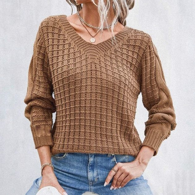 Пуловер с узором "плетёнка" и косами на рукавах