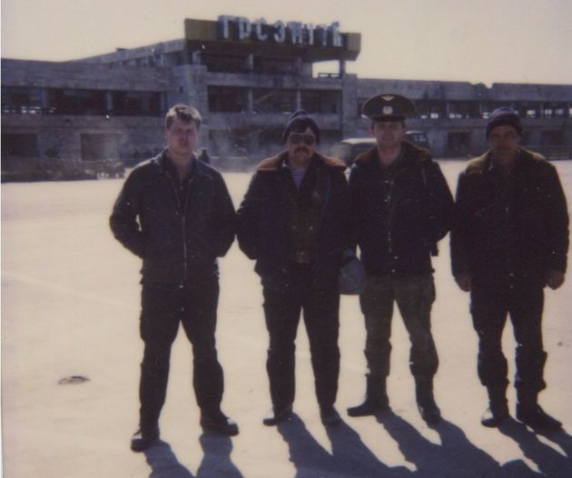 Жуков с товарищами на аэродроме в Грозном