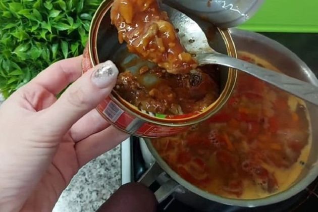 Сразу три рецепта вкусных супов из банки кильки в томатном соусе. Можно даже подать гостям