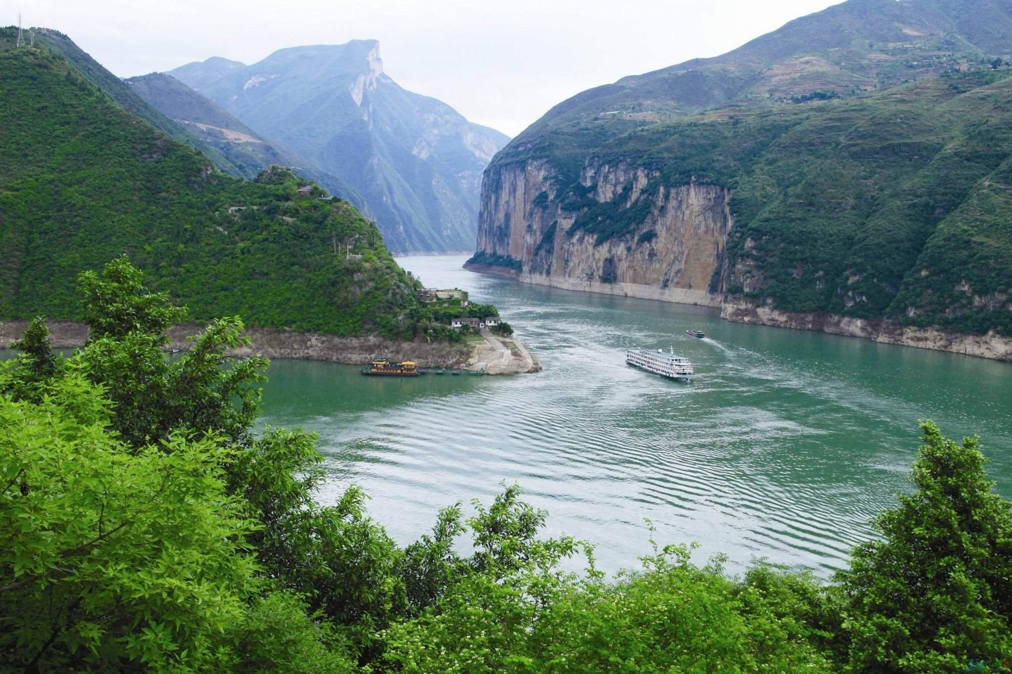Внутренние воды 120. Янцзы Чанцзян река. Янцзы голубая река. Янцзы желтая река. Евразия река Янцзы.