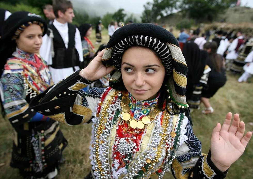 Румыны фото. Каракачаны народ. Этник албанцы. Уйгуры венгры. Жители Болгарии.
