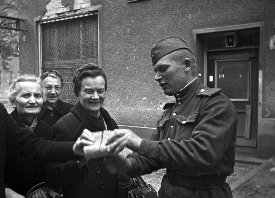 Советские солдаты в Германии 1945