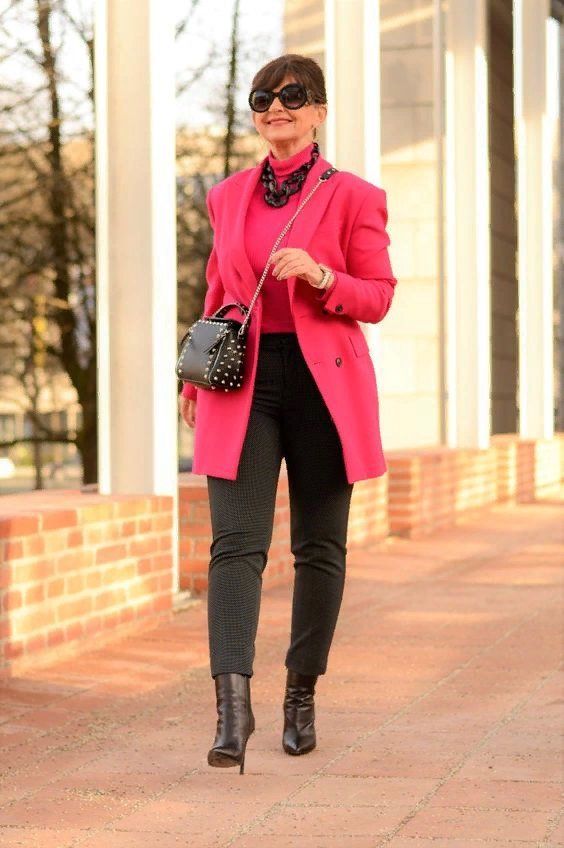 Один розовый пиджак и 7 образов: простые сочетания, которые доступны для многих