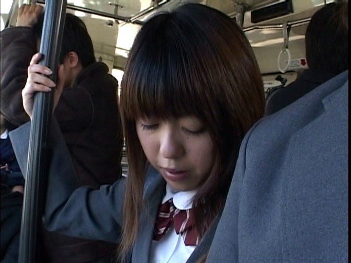 Зрелые японки в автобусе. Японки в общественном транспорте. Японские девушки в автобусе. Японские девочки в общественном транспорте. Азиатские девушки в общественном транспорте.