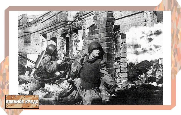 Советский солдат со стальным нагрудником (их использовали в подразделениях штурмовых сапёров, ближе к концу войны). Фото в свободном доступе