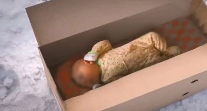 Как закончилась история младенца, которого на Рождество оставили в коробке зимой на трассе