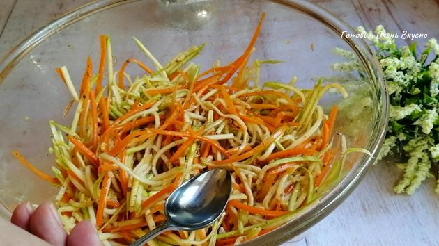 Сочные кабачки с морковью по-корейски, вкусный и быстрый салат