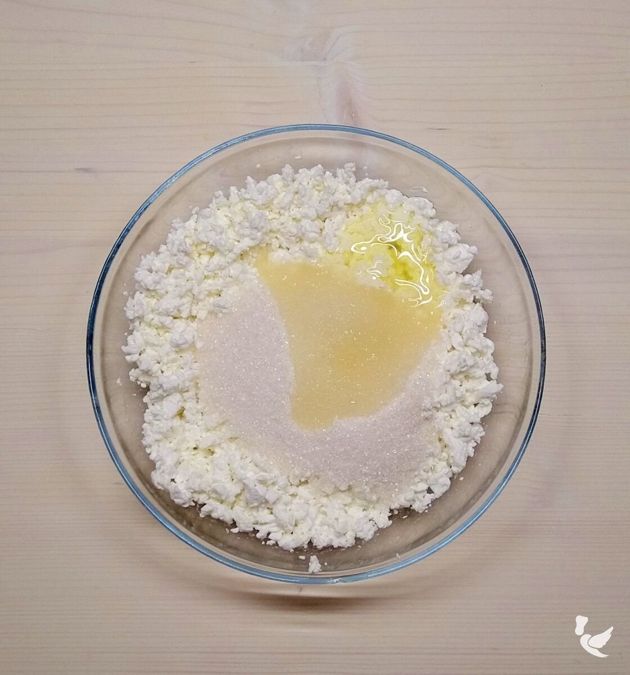 Рецепт вкусной выпечки: Сочники творожные на песочном тесте