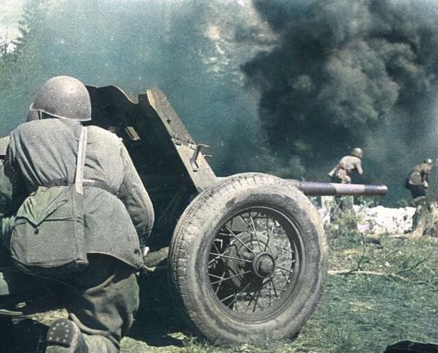 Как солдат прицеливался по немецким танкам через ствол пушки и бил по врагу: История Гавриила Протодьяконова