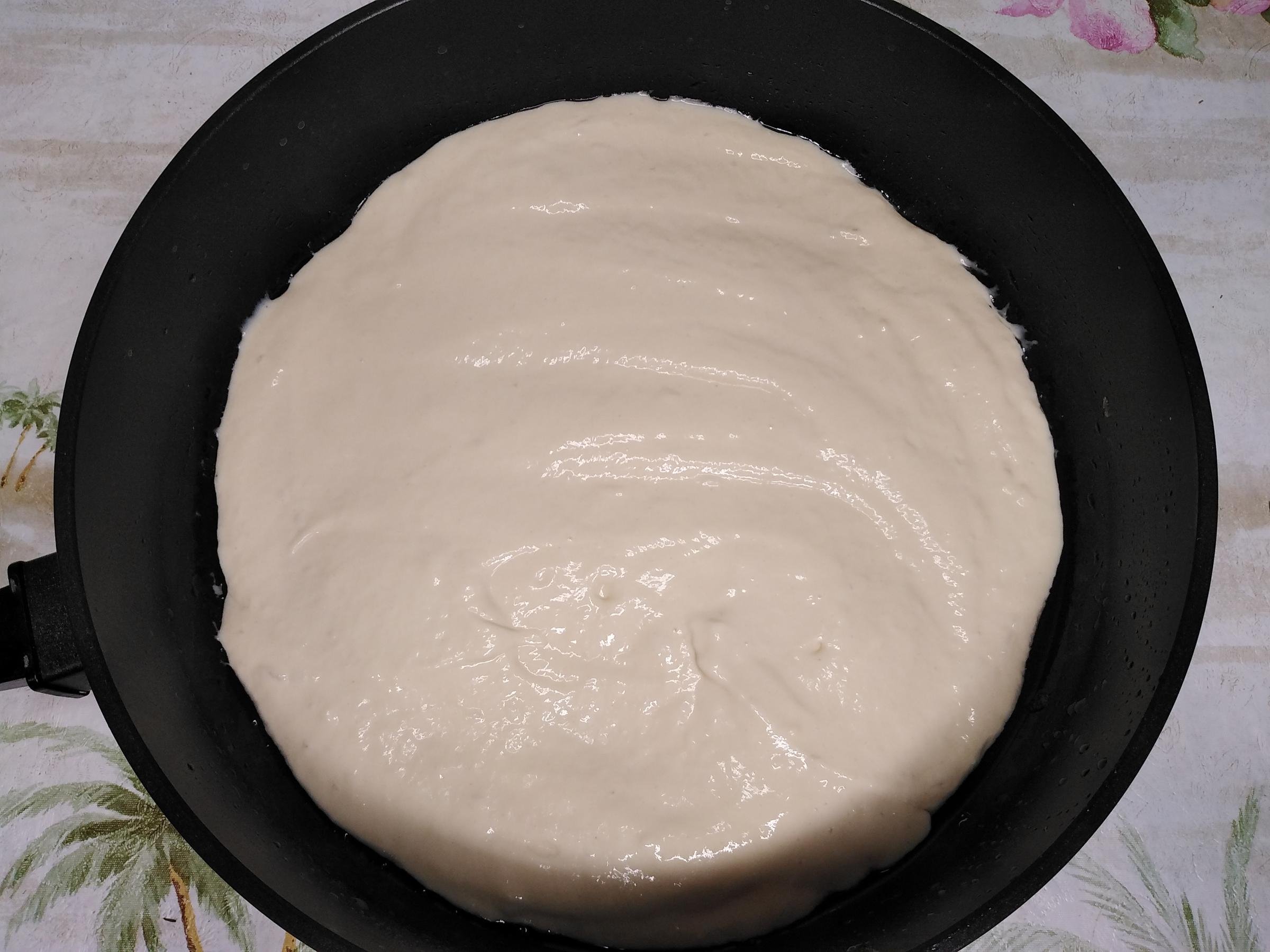 Как сделать так чтобы получилось тесто. Тесто для наливного пирога. Смазать форму маслом. Лучшее тесто для заливных рыбных пирогов на кефире и сметане.