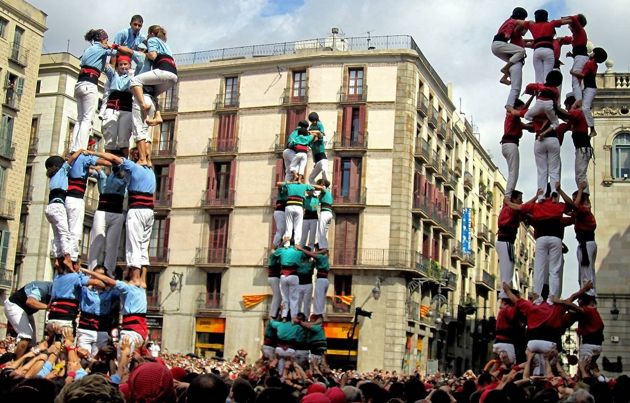 Башни из людей в Каталонии: что за обычай, как исполняют и как он возник