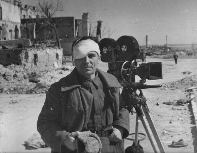 В отношении военных журналистов немцы были менее благосклонны. На фронте погибло более 1 500 советских фотографов, операторов, корреспондентов.