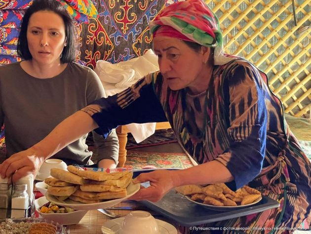 Чем угощают в юрточном лагере в Узбекистане