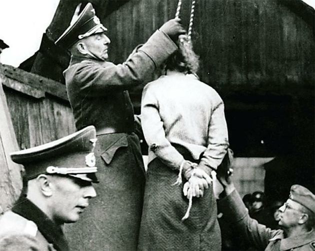 История одной фотографии. Немка узнала в палаче-нацисте своего отца и покончила с собой