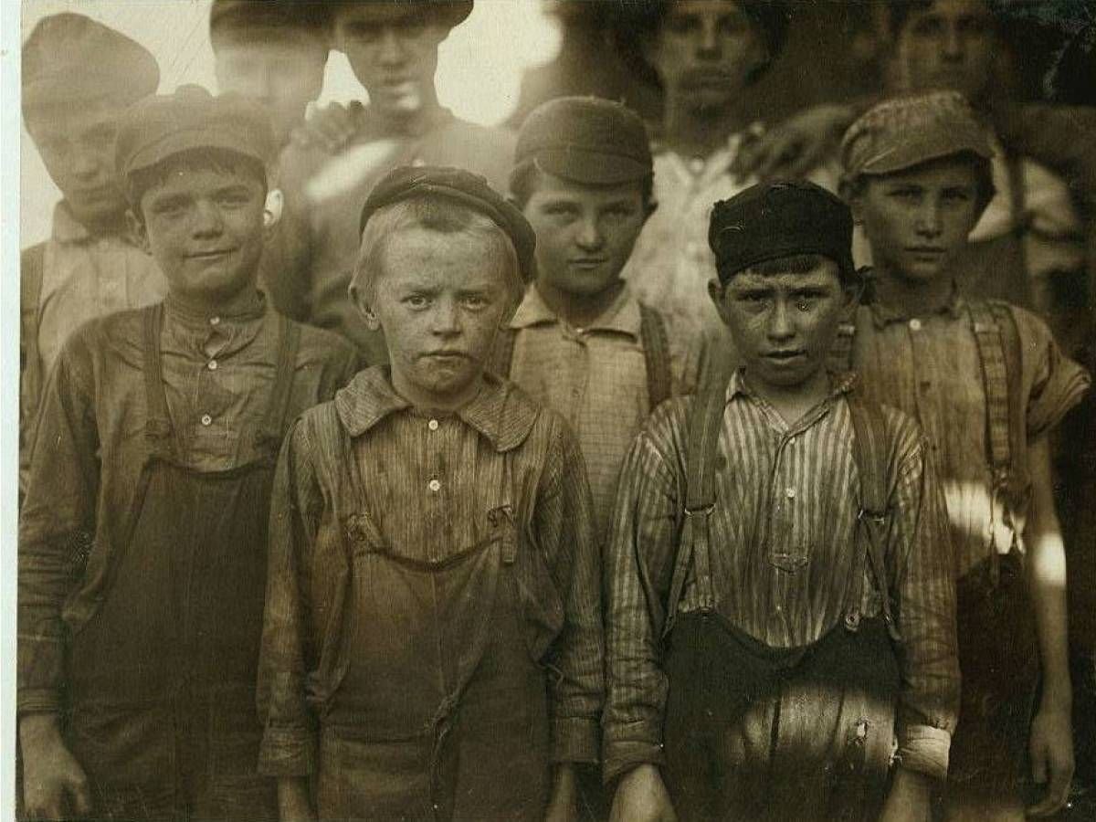 Жизнь рабочих 19 века. Детский труд в Шахтах 19 век Англия. Детский труд в Англии 19 века. Детский труд в Англии в начале 20 века. Дети 20 века.