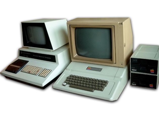 Два компьютера на базе 6502, 1977 год.