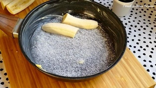 Банановый пирог на сковороде, мягкий и воздушный