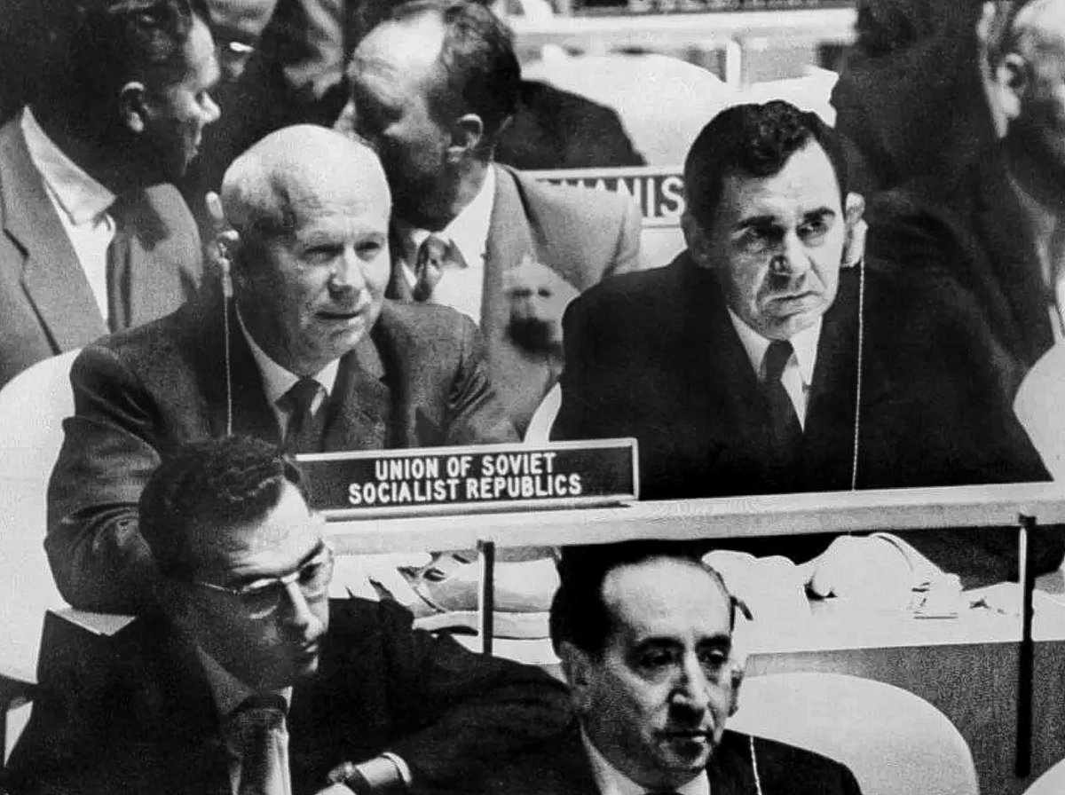 Хрущев стучит видео. Хрущев в ООН 1960. Выступление Хрущева в ООН 1960.