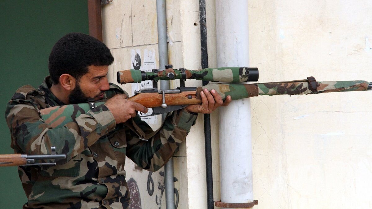 Какое оружие использовали террористы в крокусе. Снайперская винтовка Мосина в Сирии. Югославская снайперская винтовка. Современные винтовки для войны.